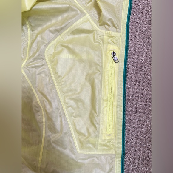 Patagonia Transparent Neon Rainshell - Picture 4 of 4